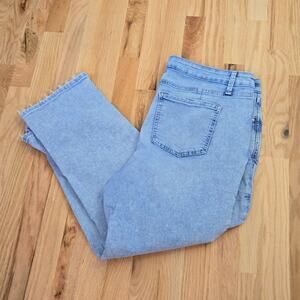 Everflex by Maurices women's Light wash size 20W short jeans